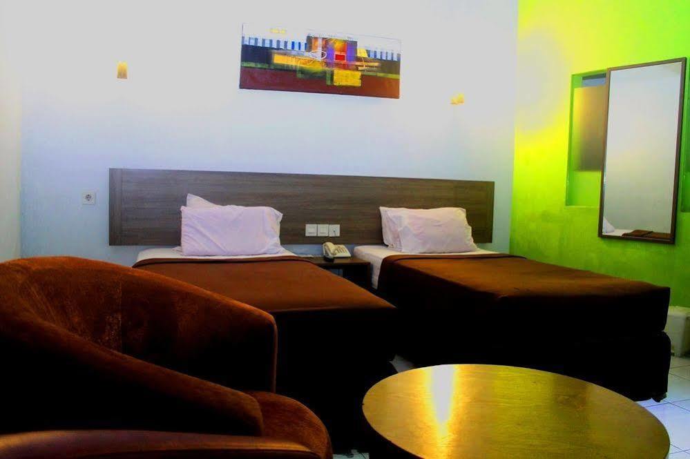 Xtra Hotel Bengkulu Exterior foto