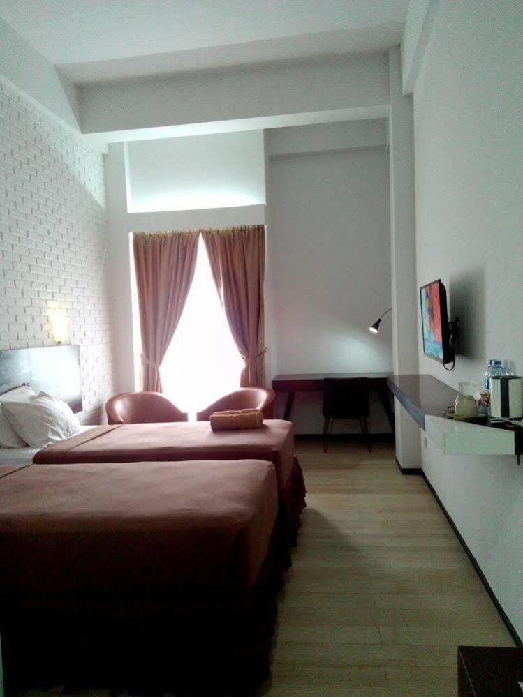 Xtra Hotel Bengkulu Exterior foto